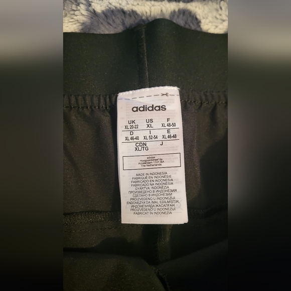 Womens Adidas black shorts, size XL - Picture 3 of 4